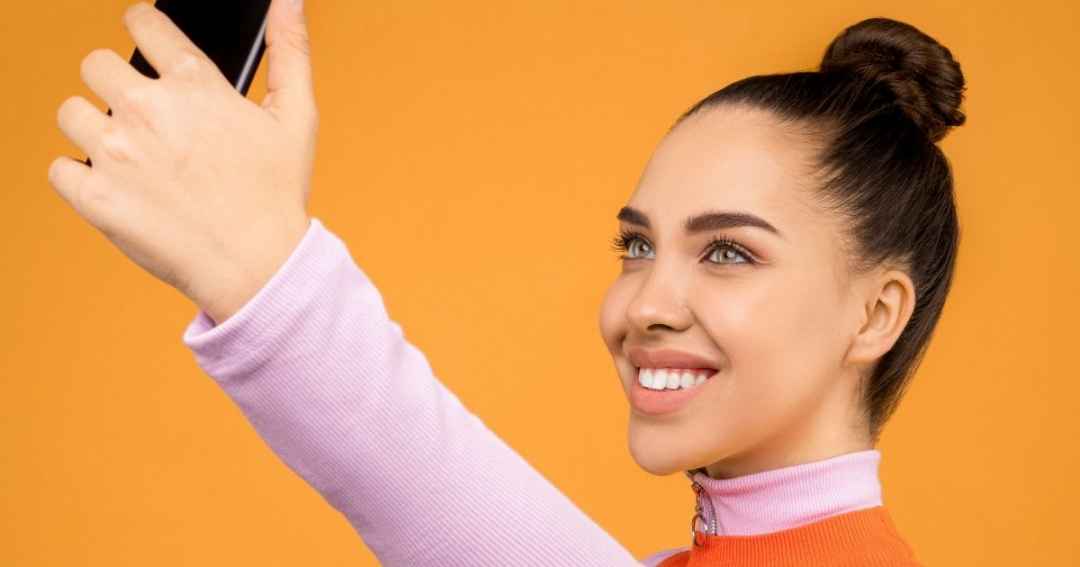donna selfie - collagene per bellezza della pelle